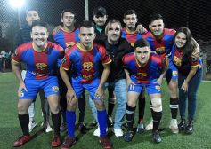 Foto de la galería: Copa Güembé: festejo azulgrana en la final del 5to Torneo de Fútbol 5 de Miguel Lanús