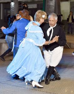 Foto de la galería: El Chamarap de Canal 12 abrió peña y baile en el Paseo La Terminal