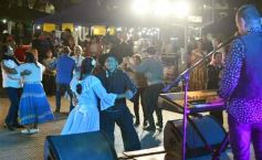 Foto de la galería: El Chamarap de Canal 12 abrió peña y baile en el Paseo La Terminal