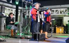 Foto de la galería: El Chamarap de Canal 12 abrió peña y baile en el Paseo La Terminal