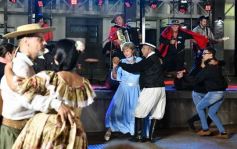 Foto de la galería: El Chamarap de Canal 12 abrió peña y baile en el Paseo La Terminal