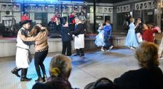 Foto de la galería: El Chamarap de Canal 12 abrió peña y baile en el Paseo La Terminal