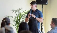 Foto de la galería: Los polímatas y el reformateo docente en la era del Chat GPT: charla de Alejandro Piscitelli en Posadas