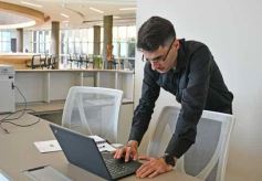 Foto de la galería: Los polímatas y el reformateo docente en la era del Chat GPT: charla de Alejandro Piscitelli en Posadas