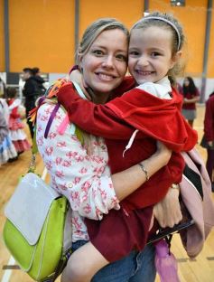 Foto de la galería: Con Misa y consagración a la Virgen, la Madre de la Misericordia celebró su día