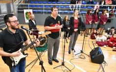 Foto de la galería: Con Misa y consagración a la Virgen, la Madre de la Misericordia celebró su día