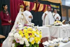 Foto de la galería: Con Misa y consagración a la Virgen, la Madre de la Misericordia celebró su día