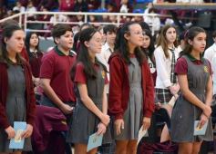 Foto de la galería: Con Misa y consagración a la Virgen, la Madre de la Misericordia celebró su día