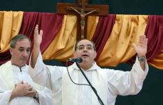 Foto de la galería: Con Misa y consagración a la Virgen, la Madre de la Misericordia celebró su día