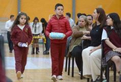 Foto de la galería: Con Misa y consagración a la Virgen, la Madre de la Misericordia celebró su día