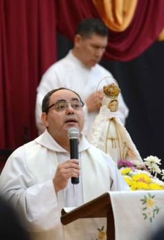 Foto de la galería: Con Misa y consagración a la Virgen, la Madre de la Misericordia celebró su día