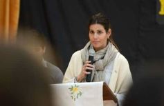 Foto de la galería: Con Misa y consagración a la Virgen, la Madre de la Misericordia celebró su día