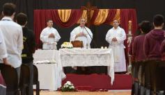 Foto de la galería: Con Misa y consagración a la Virgen, la Madre de la Misericordia celebró su día