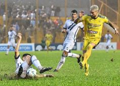 Foto de la galería: Con nuevo DT, Crucero volvió al triunfo y renovó la ilusión en el Federal A