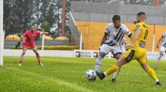 Foto de la galería: Con nuevo DT, Crucero volvió al triunfo y renovó la ilusión en el Federal A