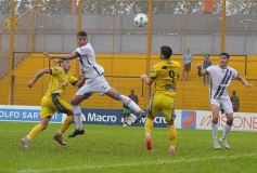 Foto de la galería: Con nuevo DT, Crucero volvió al triunfo y renovó la ilusión en el Federal A