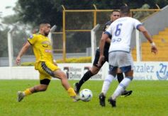 Foto de la galería: Con nuevo DT, Crucero volvió al triunfo y renovó la ilusión en el Federal A
