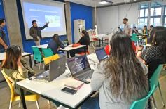 Sixto Fotografías. Sociedad. Disruptivo  - Formación disruptiva: más de 300 docentes ya se capacitan en la Escuela de Videojuegos 