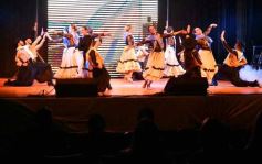 Foto de la galería: Danza, tradición y música abrieron la Vigilia del 25 de Mayo en Posadas