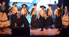 Foto de la galería: Danza, tradición y música abrieron la Vigilia del 25 de Mayo en Posadas