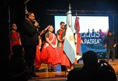 Foto de la galería: Danza, tradición y música abrieron la Vigilia del 25 de Mayo en Posadas
