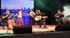 Foto de la galería: Danza, tradición y música abrieron la Vigilia del 25 de Mayo en Posadas