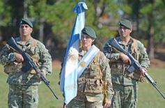 Sixto Fotografías. Sociedad. Acto aniversario - Semana de Mayo: la familia militar misionera celebró los 213 años del Ejército Argentino