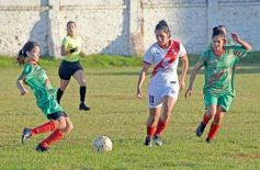 Foto de la galería: Fútbol Femenino: se puso en marcha el Torneo Oficial de la Liga Posadeña