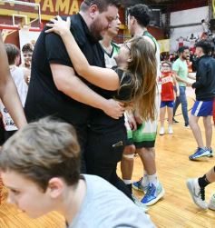 Foto de la galería: Federal de Básquet: con un partidazo, la Máquina Oriental llegó a cuartos y avivó la alegría en el Templo