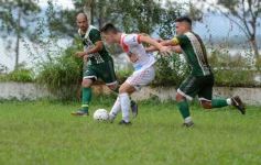 Foto de la galería: Liga Posadeña: Guaraní ganó y sigue en lo alto de su zona