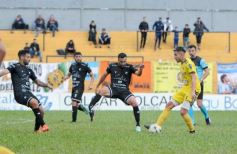 Foto de la galería: Federal A: traspié para el Colectivero en Santa Inés 