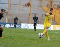 Foto de la galería: Federal A: traspié para el Colectivero en Santa Inés 