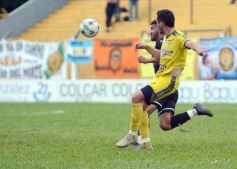 Foto de la galería: Federal A: traspié para el Colectivero en Santa Inés 