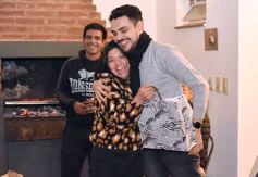 Foto de la galería: Con el "amigo invisible", el equipo de la web de Canal 12 compartió juntada por su 1er año