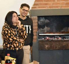 Foto de la galería: Con el "amigo invisible", el equipo de la web de Canal 12 compartió juntada por su 1er año