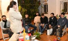 Foto de la galería: Con el "amigo invisible", el equipo de la web de Canal 12 compartió juntada por su 1er año