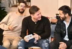 Foto de la galería: Con el "amigo invisible", el equipo de la web de Canal 12 compartió juntada por su 1er año