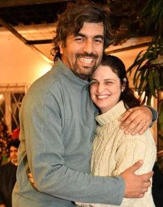 Foto de la galería: Con el "amigo invisible", el equipo de la web de Canal 12 compartió juntada por su 1er año