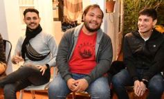 Foto de la galería: Con el "amigo invisible", el equipo de la web de Canal 12 compartió juntada por su 1er año