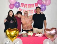 Foto de la galería: Cumple de Lidia Brun: rodeada de los afectos, abrió la casa para el festejo