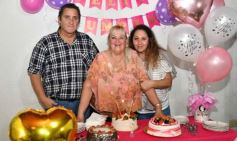 Foto de la galería: Cumple de Lidia Brun: rodeada de los afectos, abrió la casa para el festejo