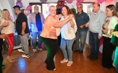 Foto de la galería: Cumple de Lidia Brun: rodeada de los afectos, abrió la casa para el festejo