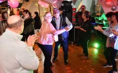 Foto de la galería: Cumple de Lidia Brun: rodeada de los afectos, abrió la casa para el festejo