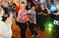 Foto de la galería: Cumple de Lidia Brun: rodeada de los afectos, abrió la casa para el festejo