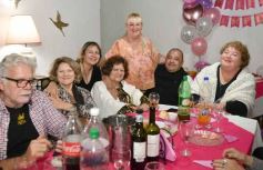 Foto de la galería: Cumple de Lidia Brun: rodeada de los afectos, abrió la casa para el festejo