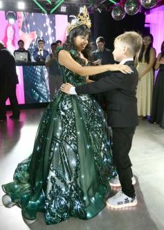 Foto de la galería: Los 15 años de Julia Dauter Larraburu: espectacular celebración en una noche soñada