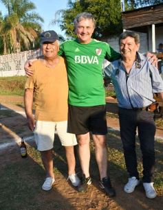 Foto de la galería: Torneo Arañita Trinidad: con las ex glorias en cancha, Villa Cabello gritó campeón