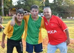 Foto de la galería: Torneo Arañita Trinidad: con las ex glorias en cancha, Villa Cabello gritó campeón