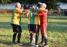 Foto de la galería: Torneo Arañita Trinidad: con las ex glorias en cancha, Villa Cabello gritó campeón