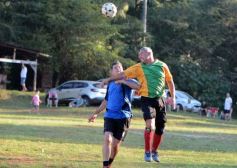 Foto de la galería: Torneo Arañita Trinidad: con las ex glorias en cancha, Villa Cabello gritó campeón